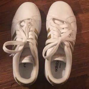 Girls size US 2 adidas baseline tennis shoes